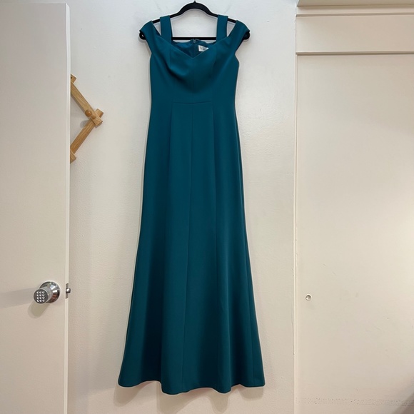 Eliza J Cold Shoulder Scuba Crepe Trumpet Gown - Picture 3 of 11